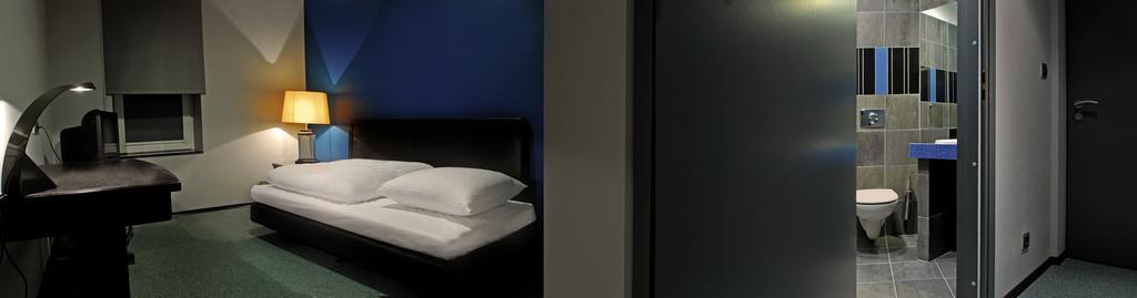 Blues Hotel Chorzow Room photo